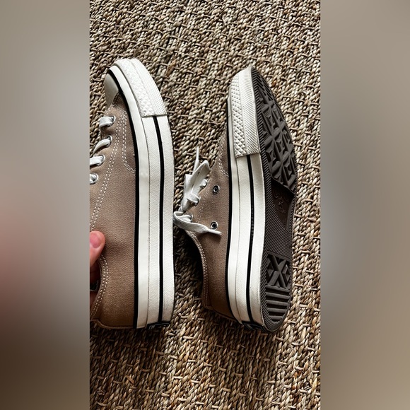 EUC CONVERSE Tan Chuck 70 Low-Top Sneakers - Picture 4 of 13